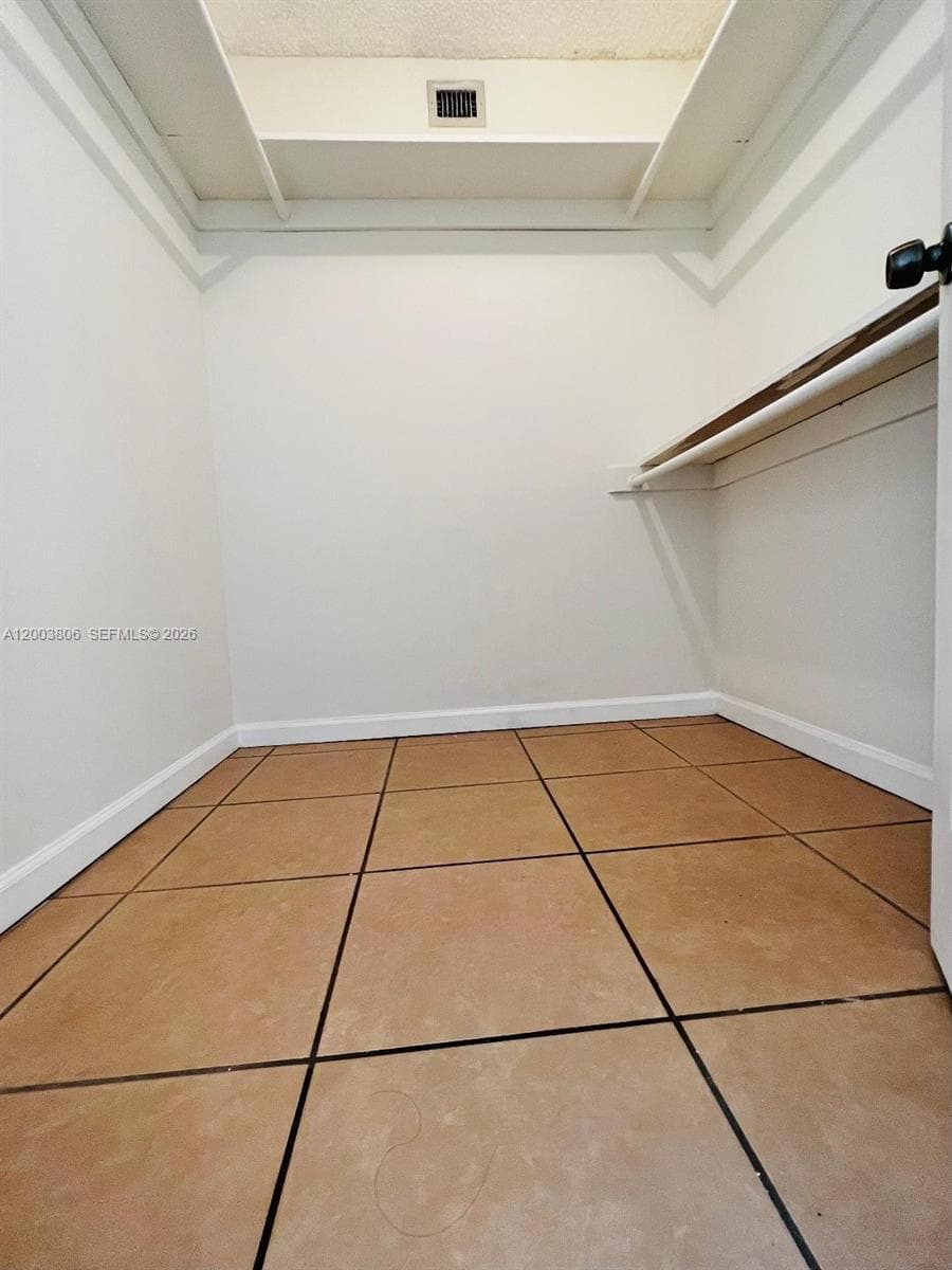 401 Golden Isles Dr 1011 photo 24