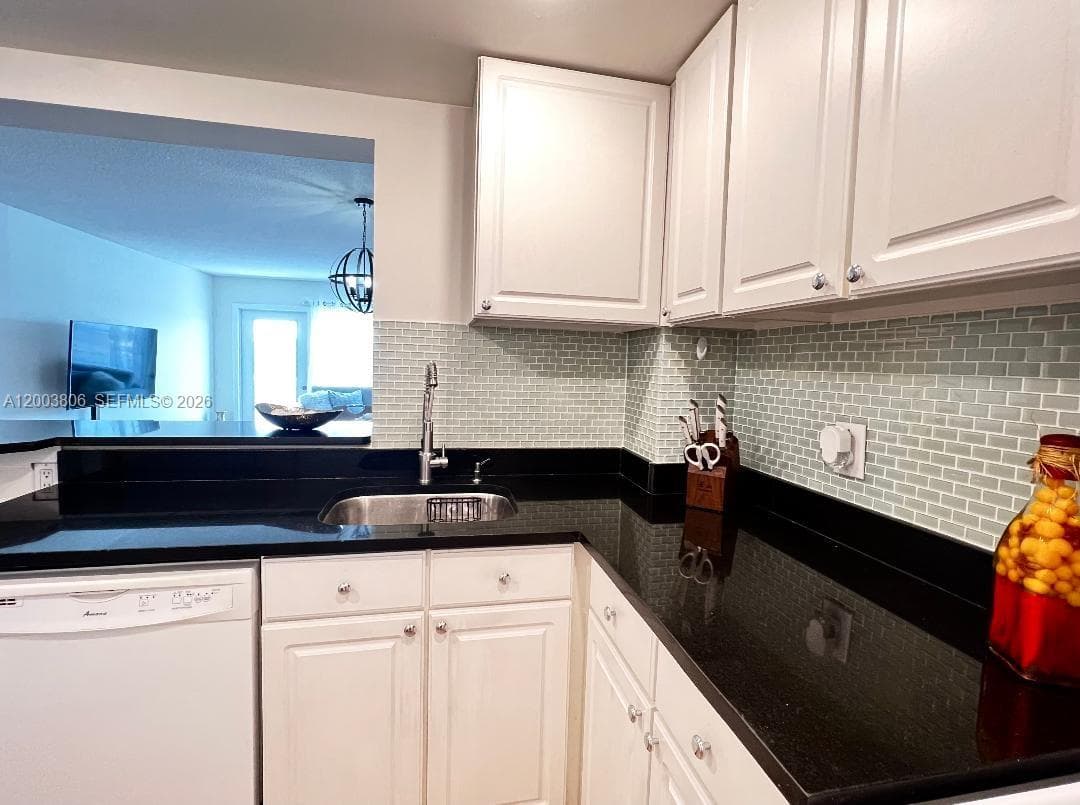 401 Golden Isles Dr 1011 photo 14