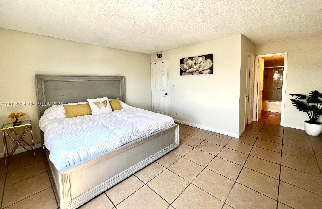 401 Golden Isles Dr 1011 photo 18