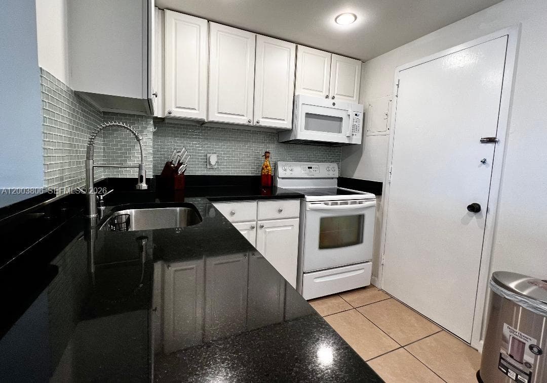 401 Golden Isles Dr 1011 photo 15