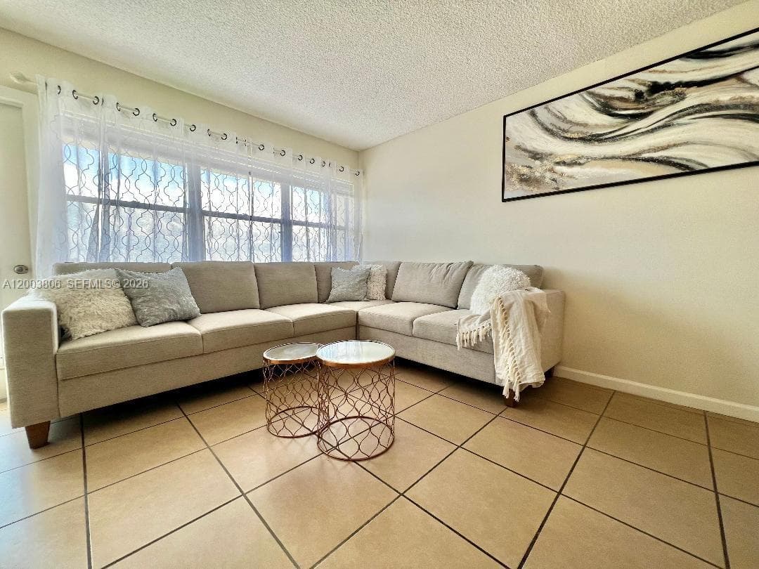 401 Golden Isles Dr 1011 photo 4