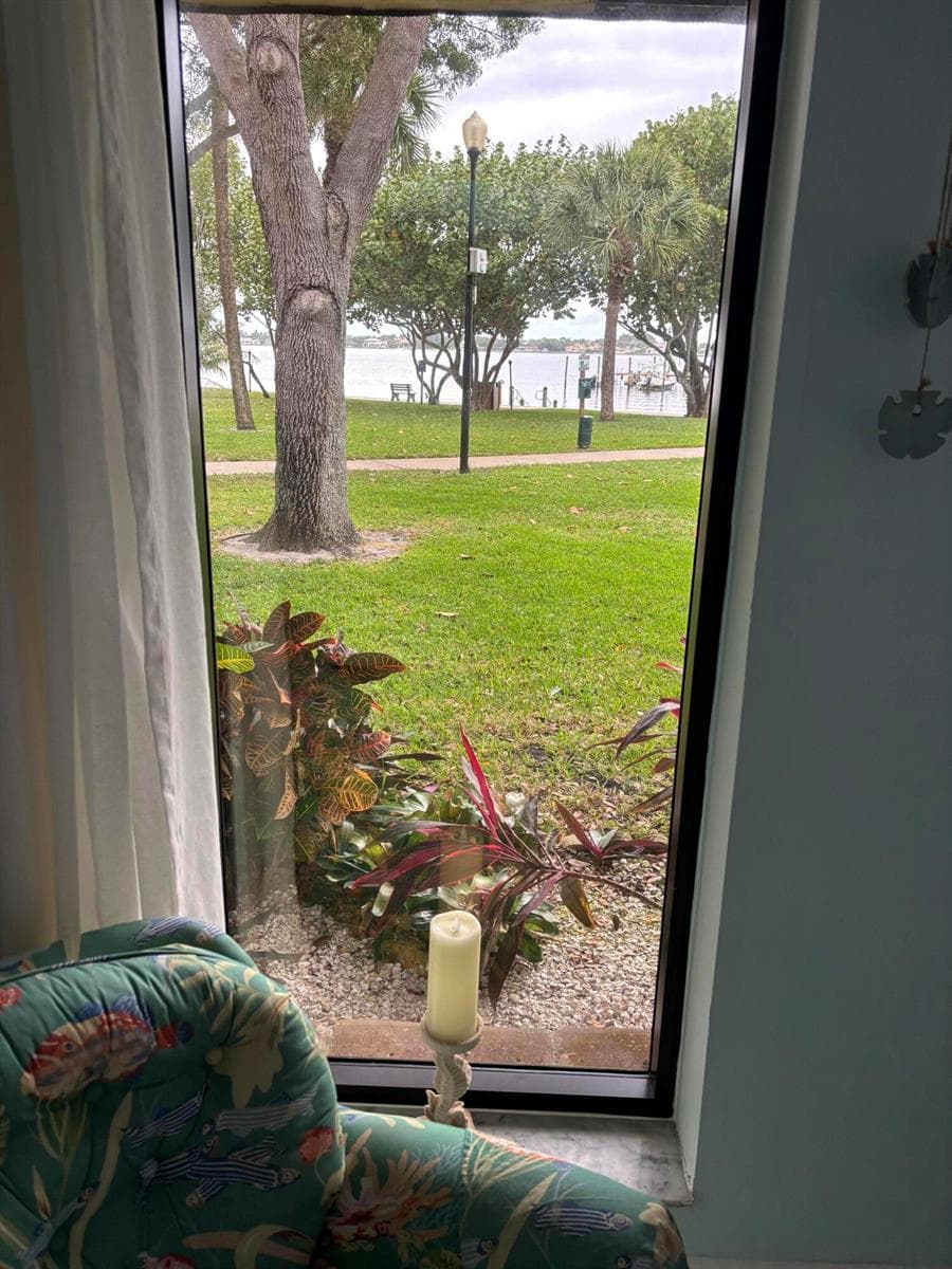 825 Center Street 21b photo 5