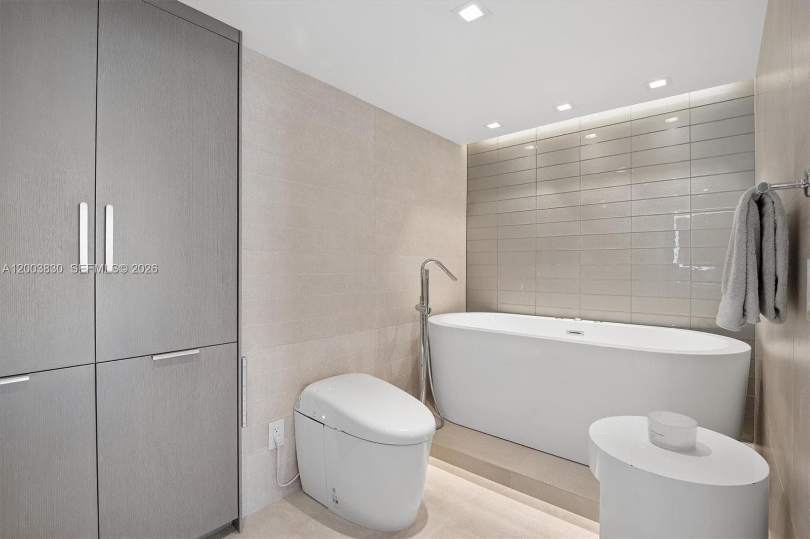 400 Pointe Dr 2309 photo 13