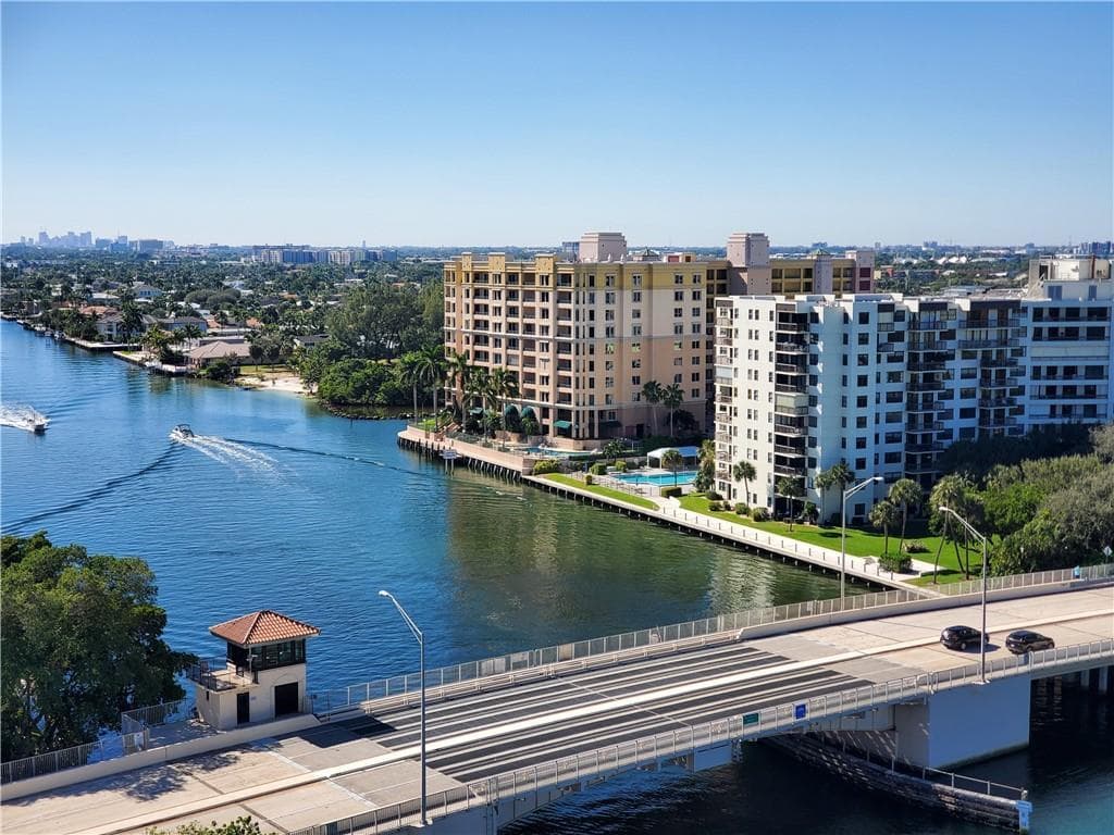 1401 N Riverside Drive 807 photo 7