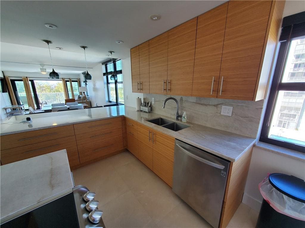 1401 N Riverside Drive 807 photo 20