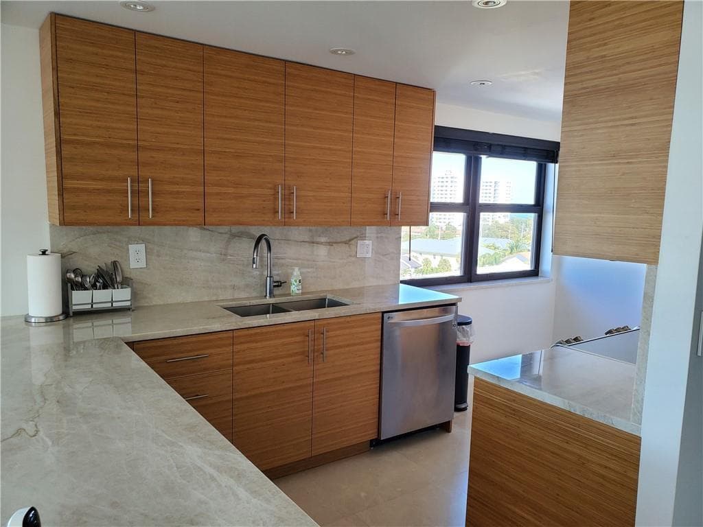 1401 N Riverside Drive 807 photo 18
