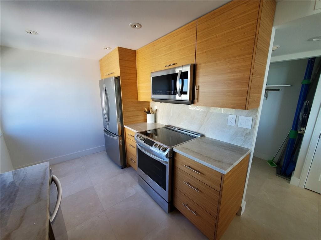 1401 N Riverside Drive 807 photo 19