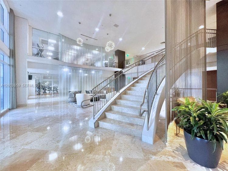 511 5th Ave 611 photo 6