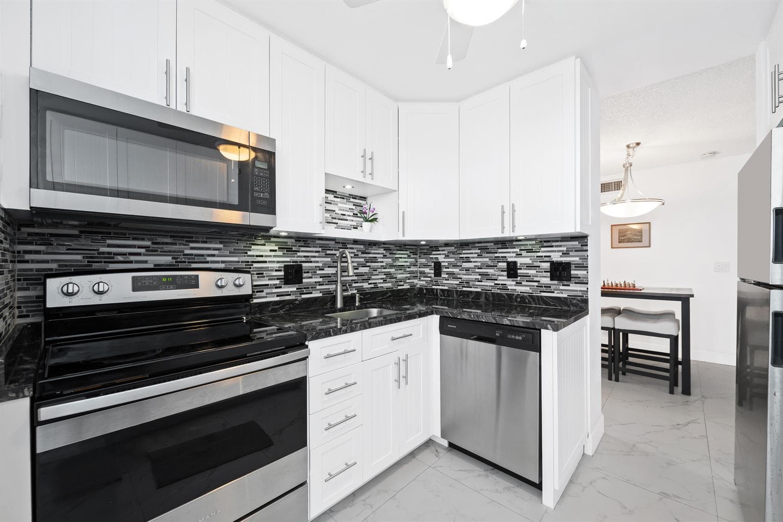 1505 N Riverside Drive 808 photo 2