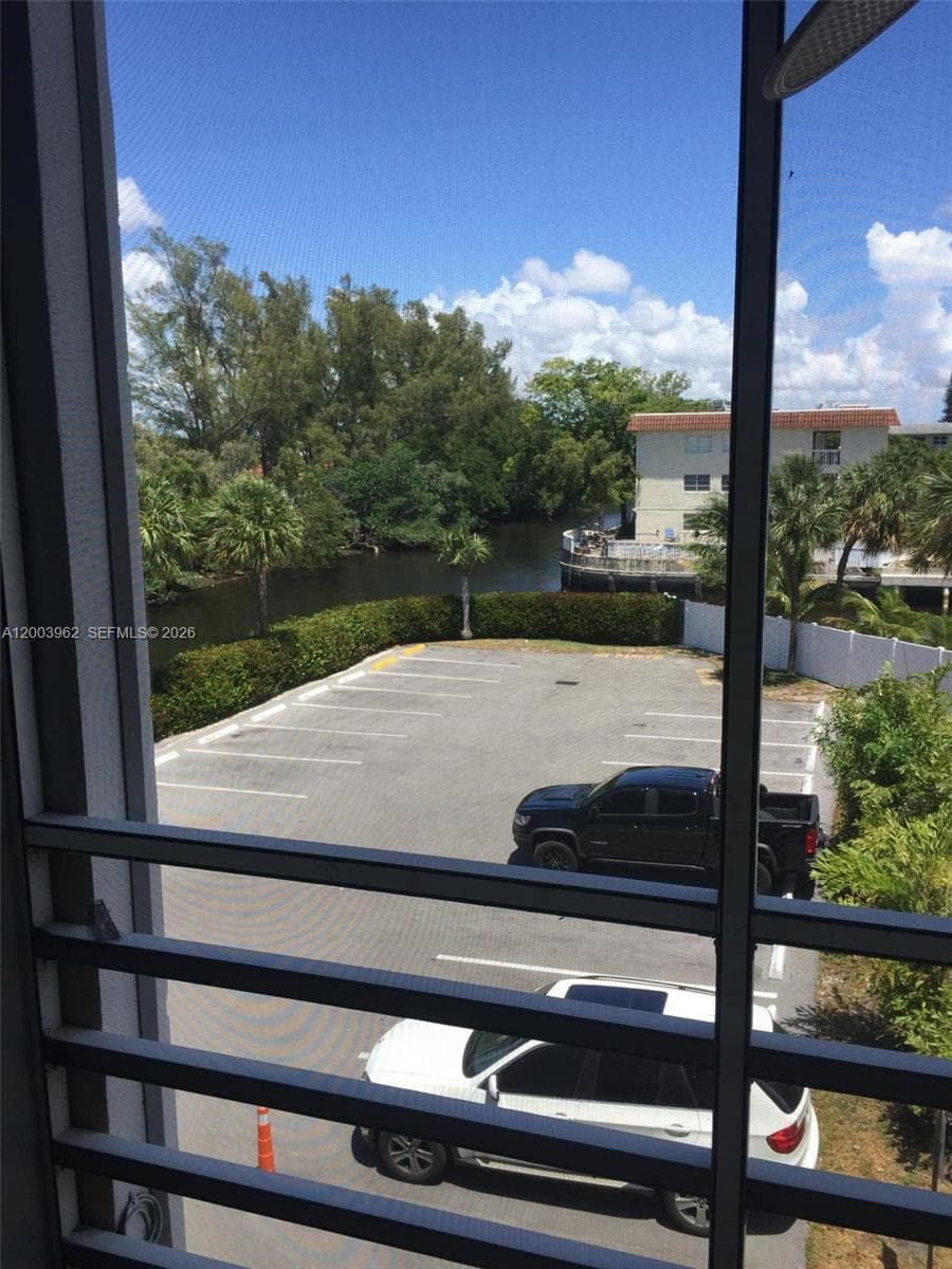 1407 56th St 301 photo 12