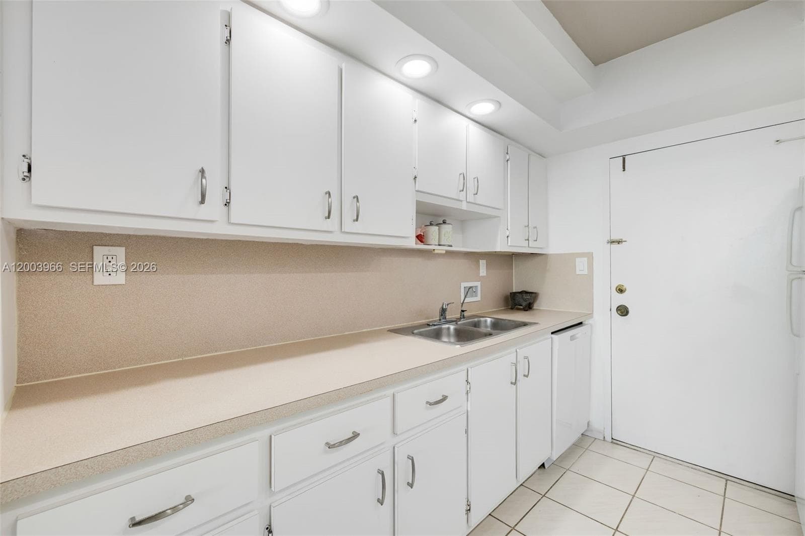 5401 Collins Ave 611 photo 16