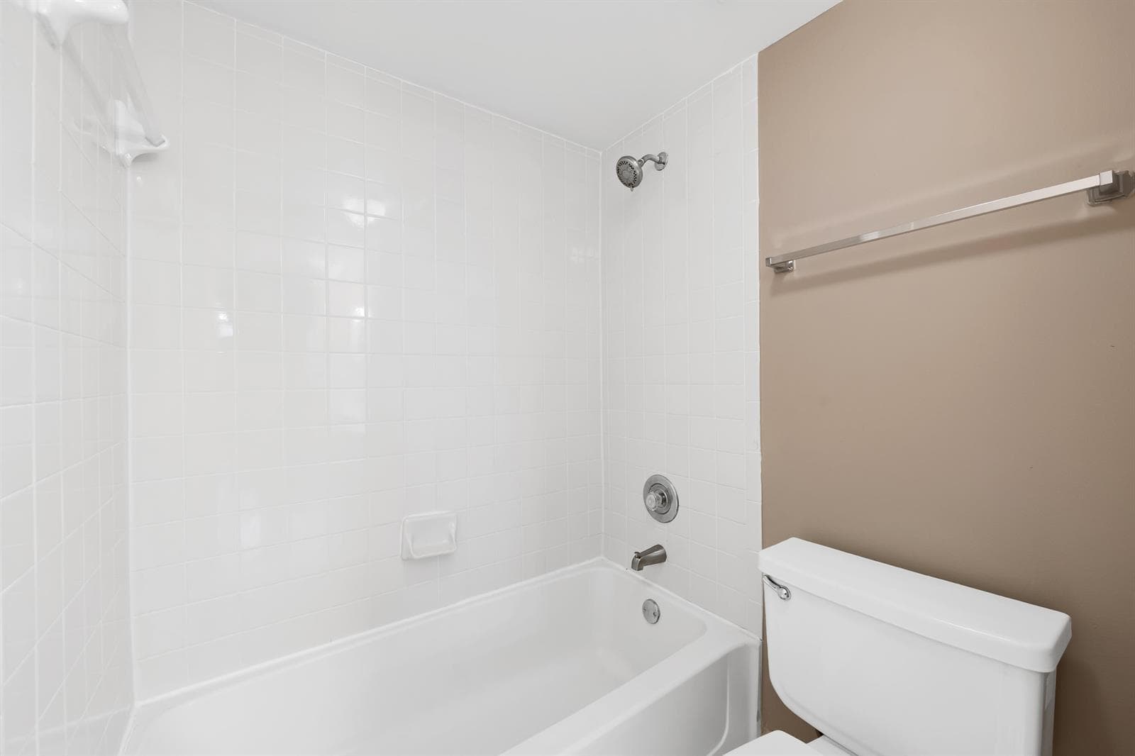 2861 N Oakland Forest Drive 202 photo 13