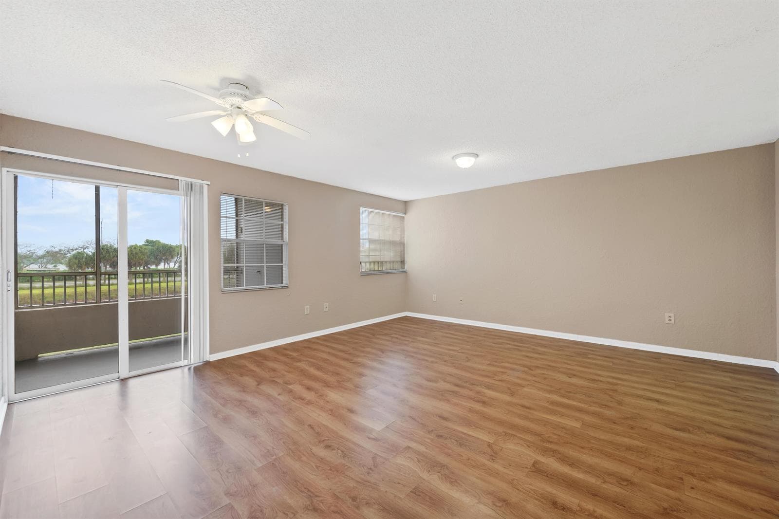 2861 N Oakland Forest Drive 202 photo 7