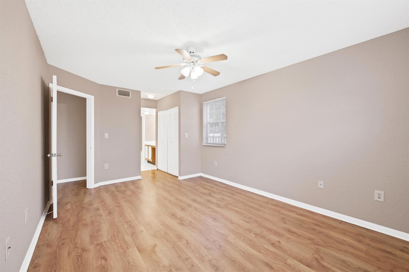 2861 N Oakland Forest Drive 202 photo 9