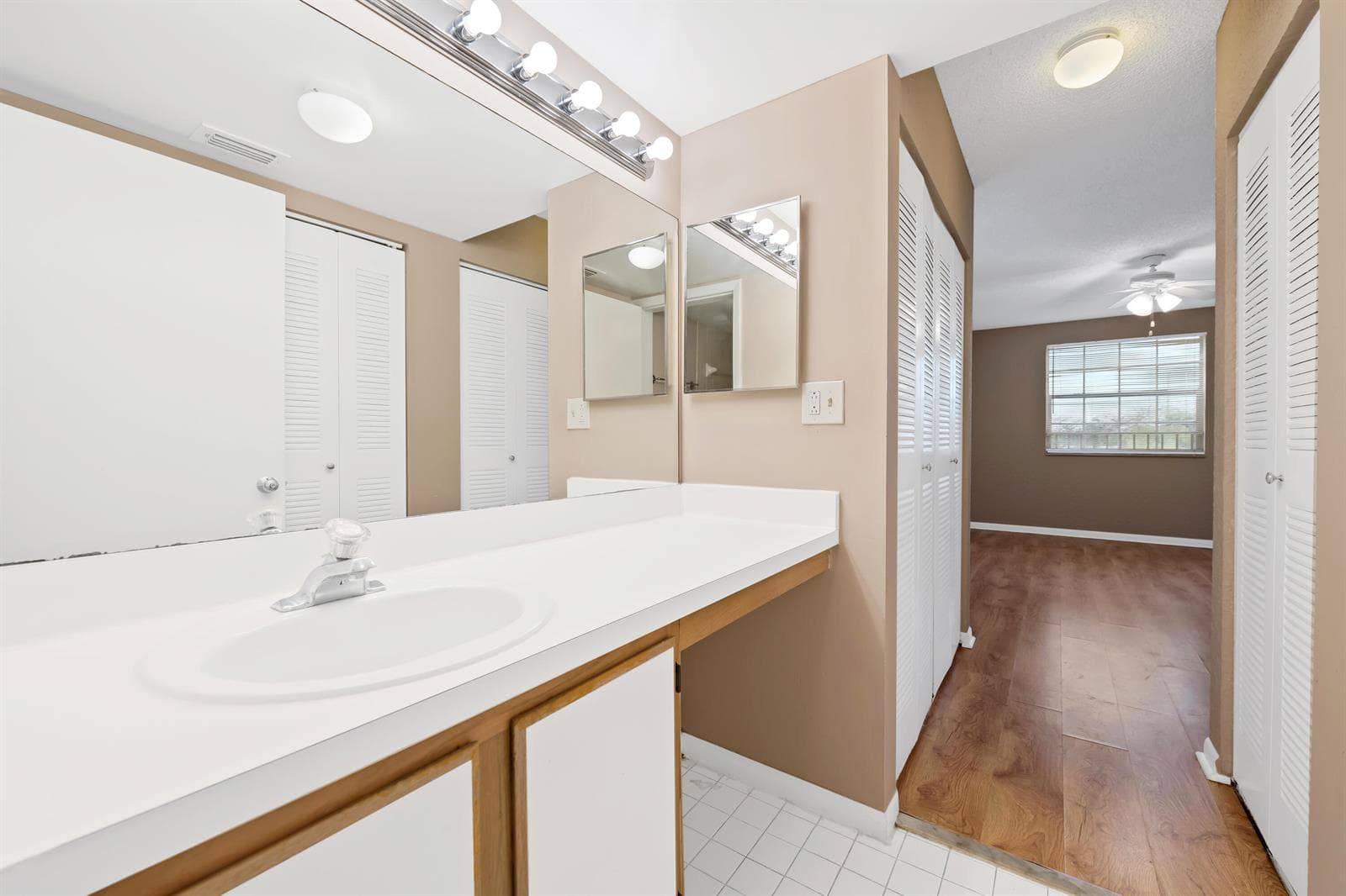 2861 N Oakland Forest Drive 202 photo 14