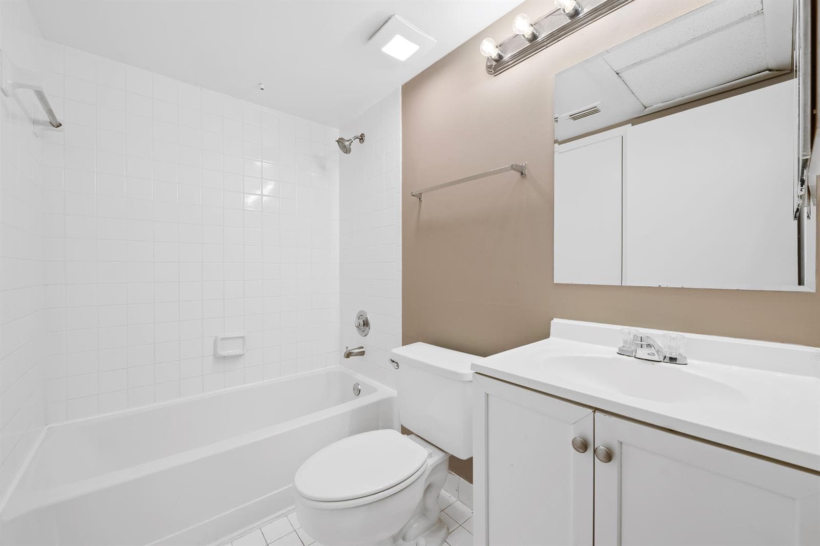 2861 N Oakland Forest Drive 202 photo 15