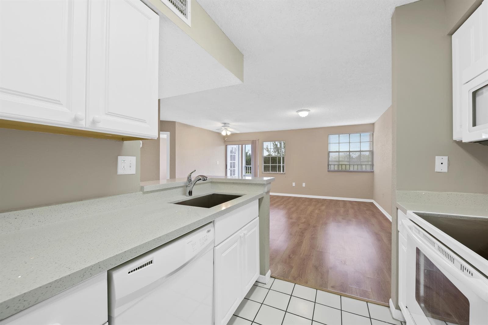 2861 N Oakland Forest Drive 202 photo 4