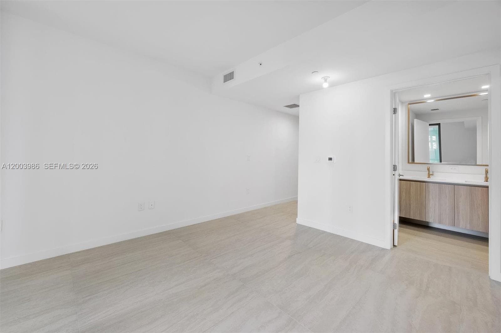 77 SE 5th Street 3005 photo 9