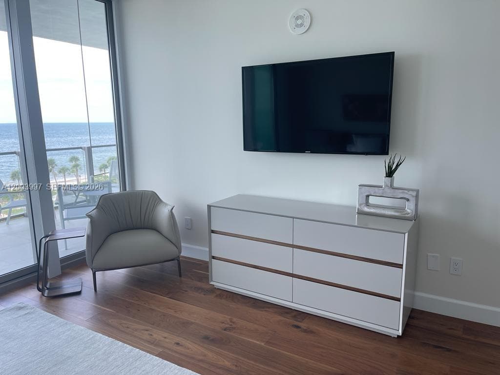 360 Ocean Dr 604S photo 10