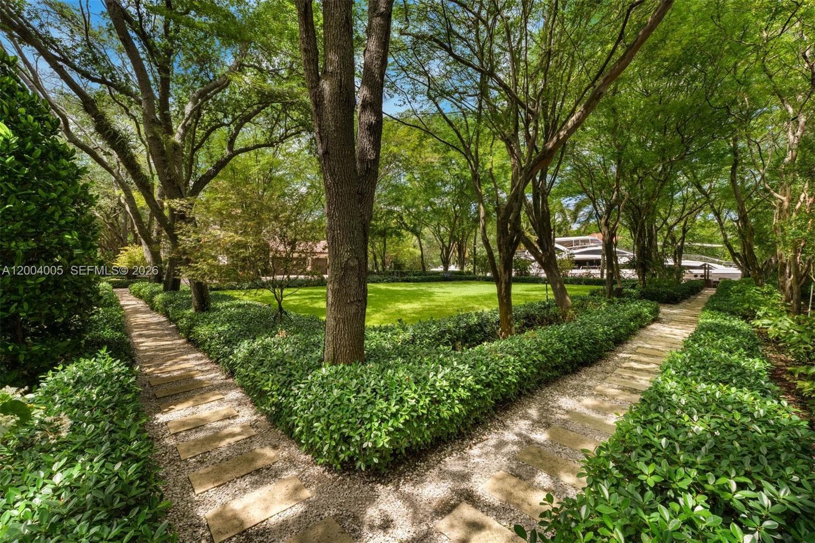 255 Cocoplum Rd photo 10