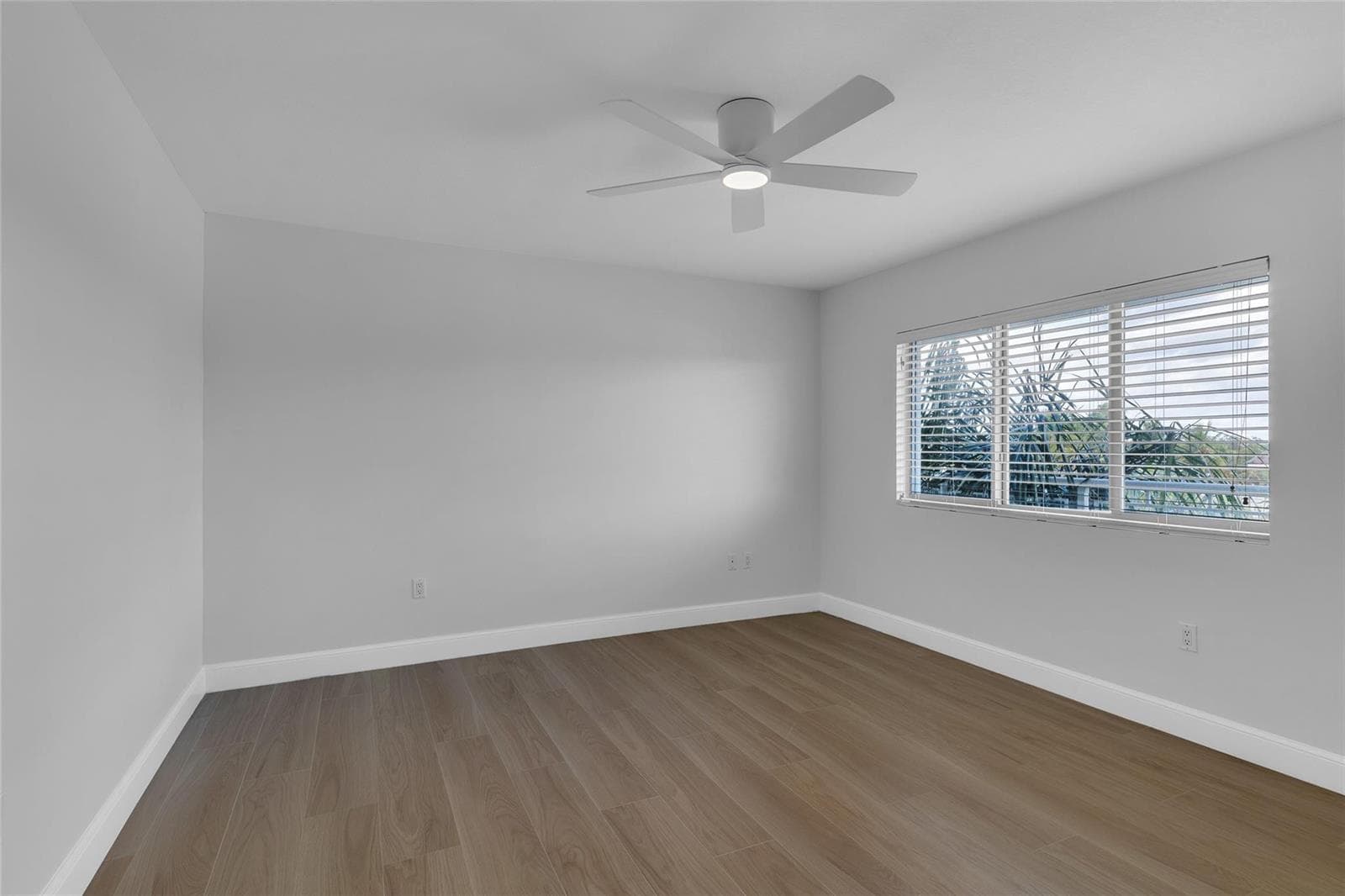 900 SE 2nd Street 502 photo 17