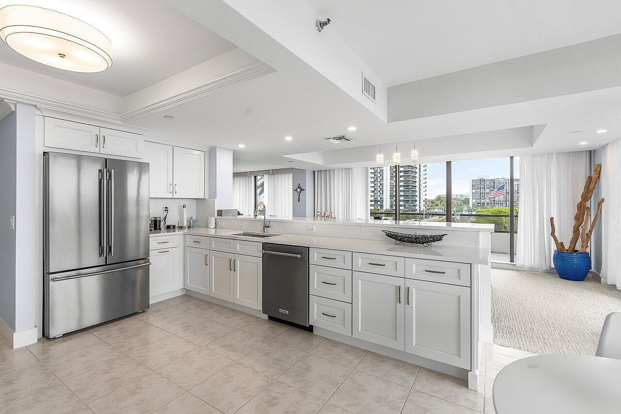 100 Lakeshore Drive 252 photo 11