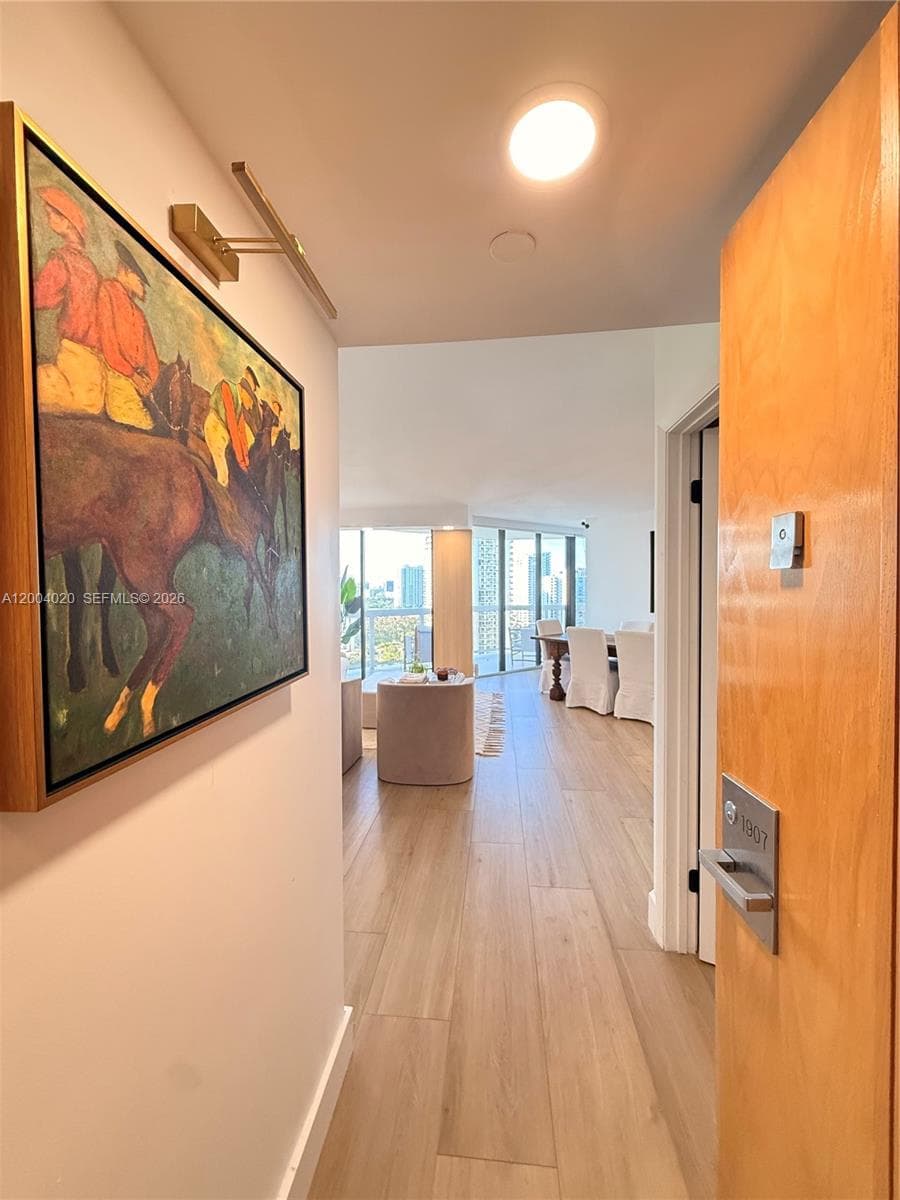 20185 Country Club Dr 1907 photo 2