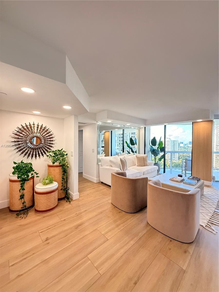 20185 Country Club Dr 1907 photo 7