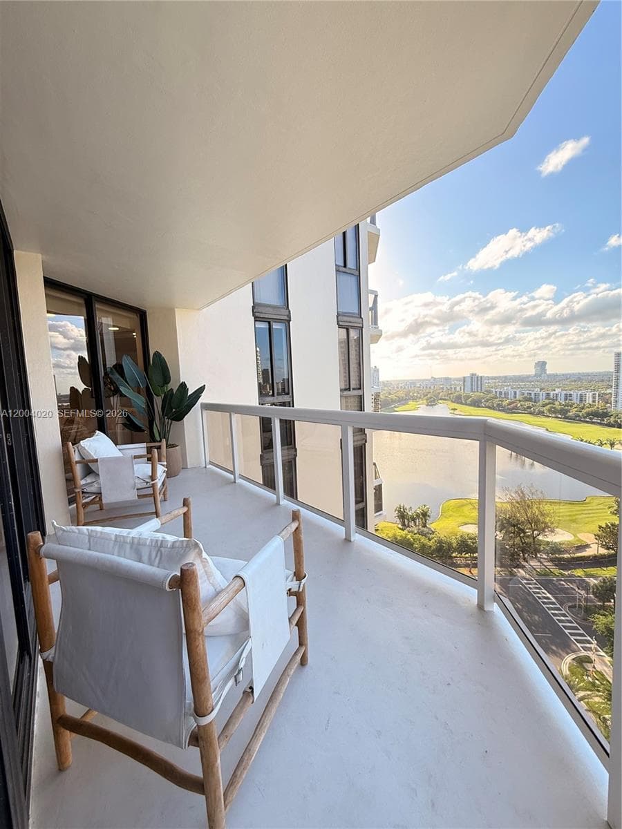 20185 Country Club Dr 1907 photo 14