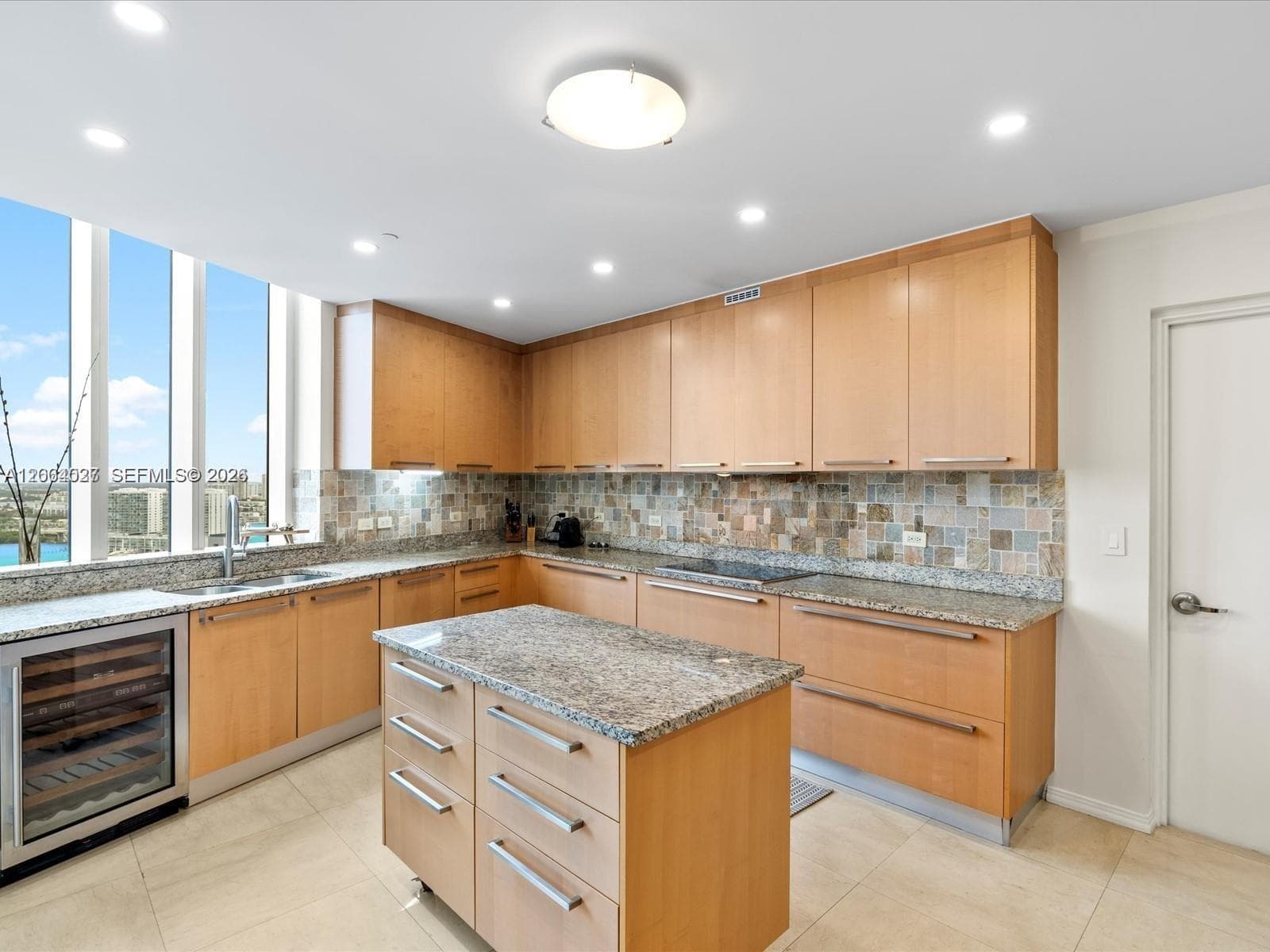 16001 Collins Ave 406 photo 4