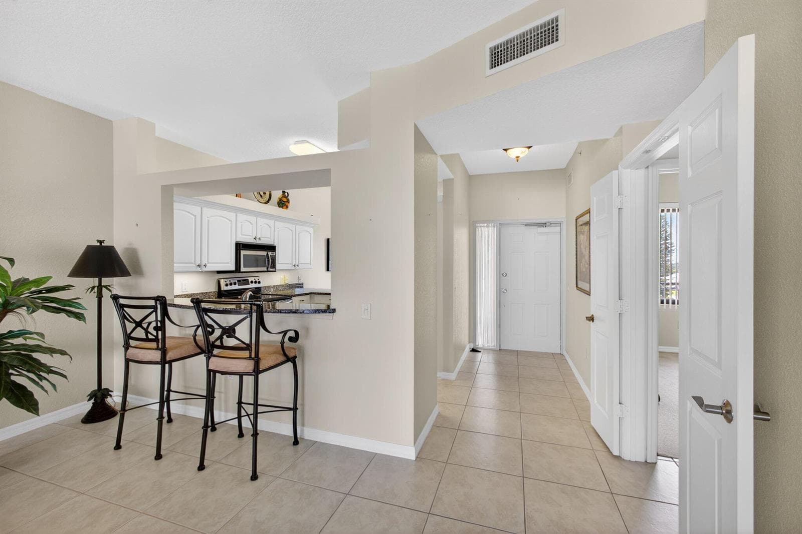 370 Golfview Road 503 photo 4