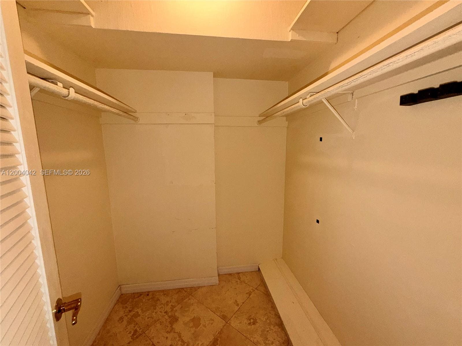 1075 Miami Gardens Dr 306 photo 9