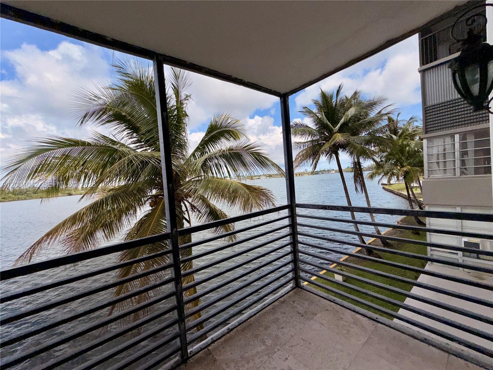 1075 Miami Gardens Dr 306 photo 18