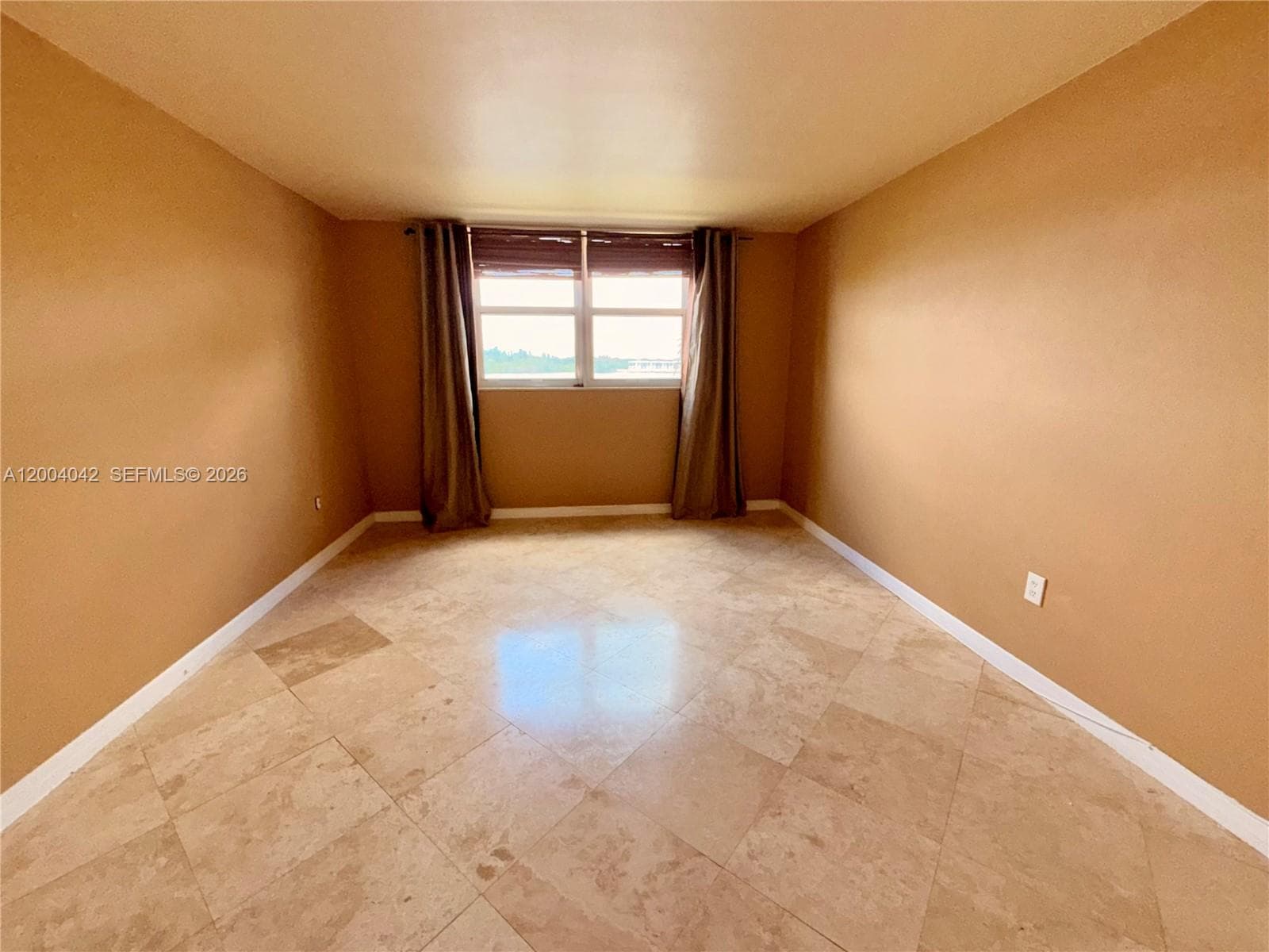 1075 Miami Gardens Dr 306 photo 8