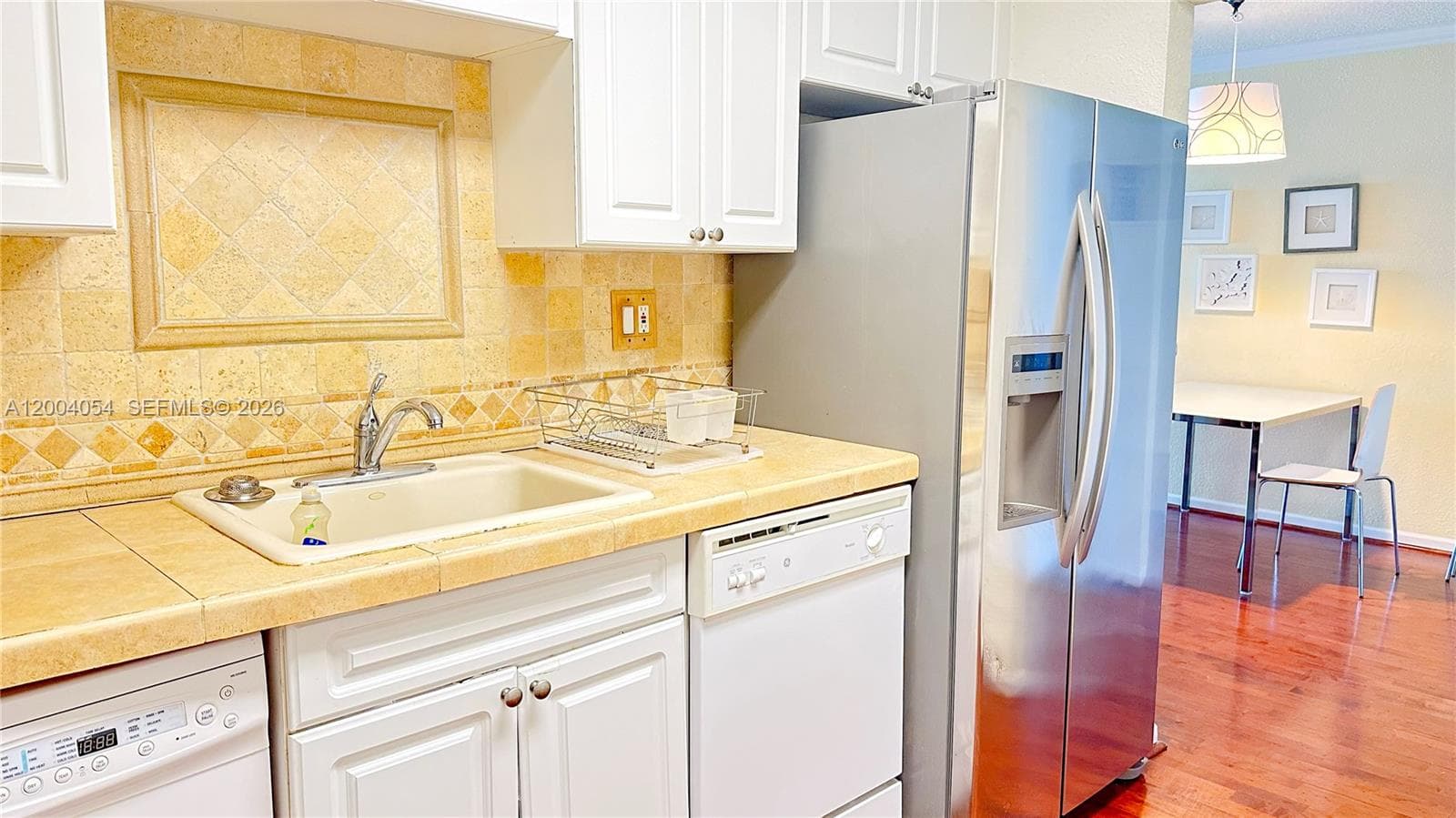 2501 Ocean Dr 820 photo 11