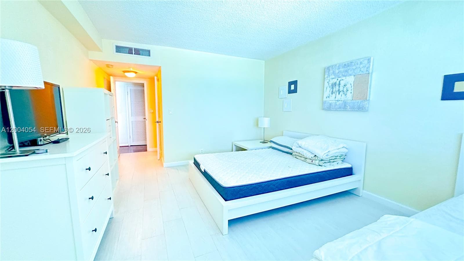 2501 Ocean Dr 820 photo 4