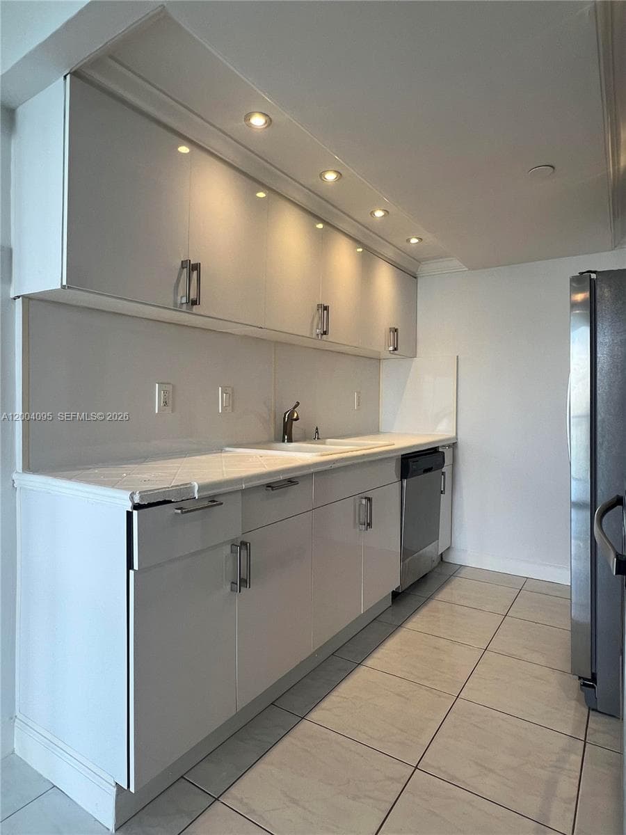 17500 Bay Rd S907 photo 6