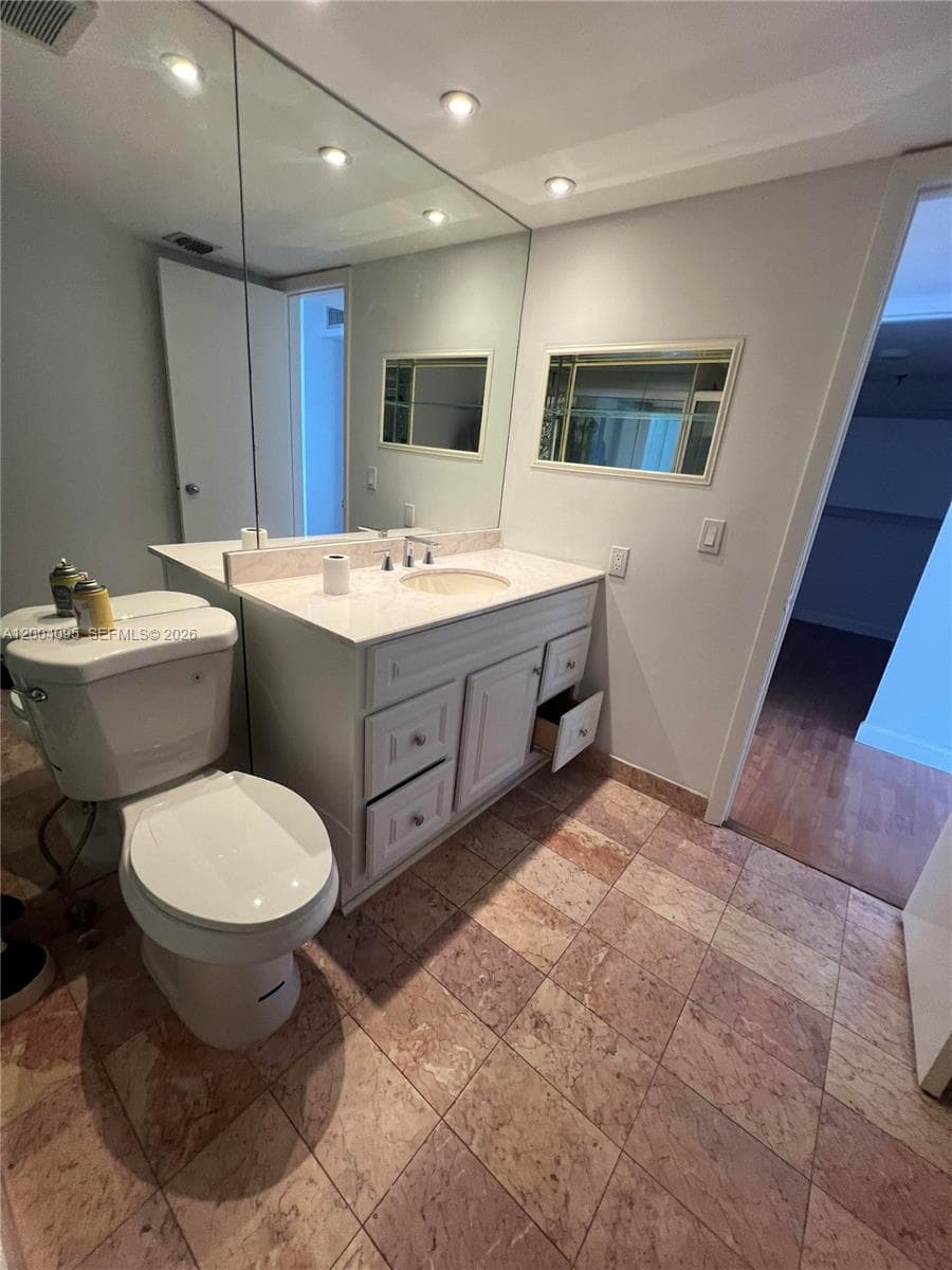 17500 Bay Rd S907 photo 22