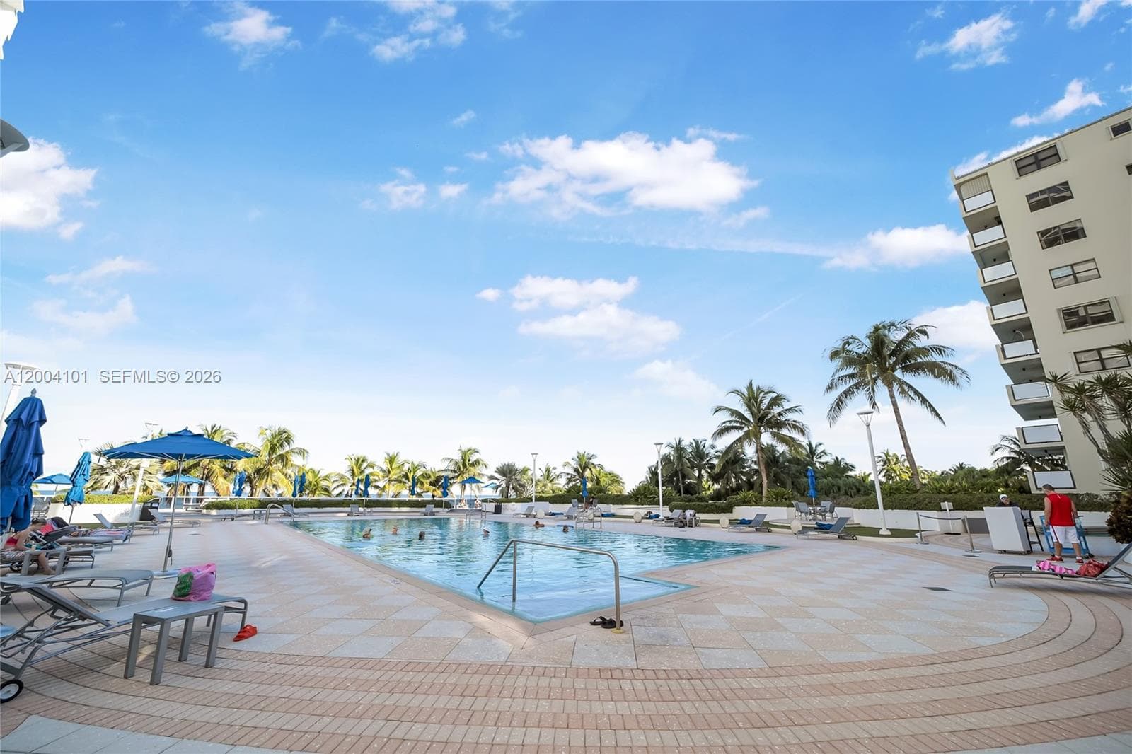 100 Lincoln Rd 732 photo 18