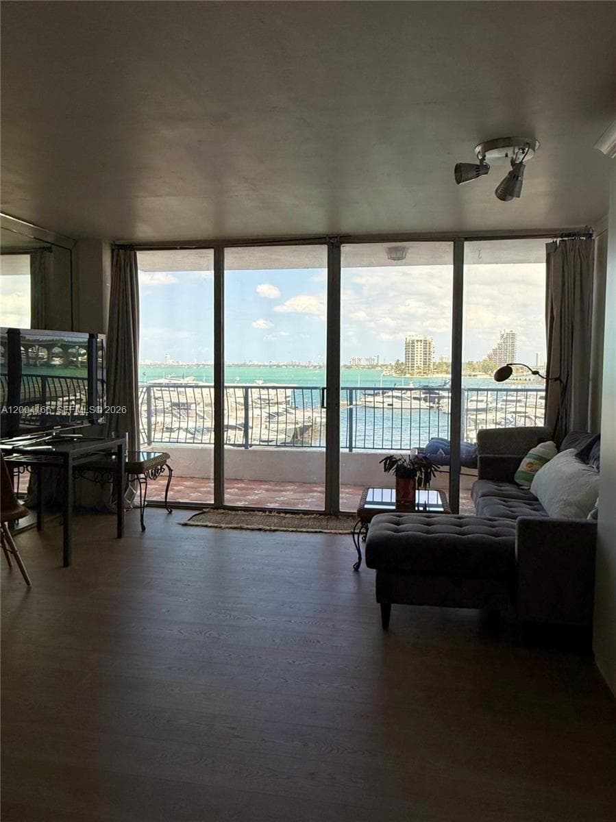 555 15th St 420 photo 9