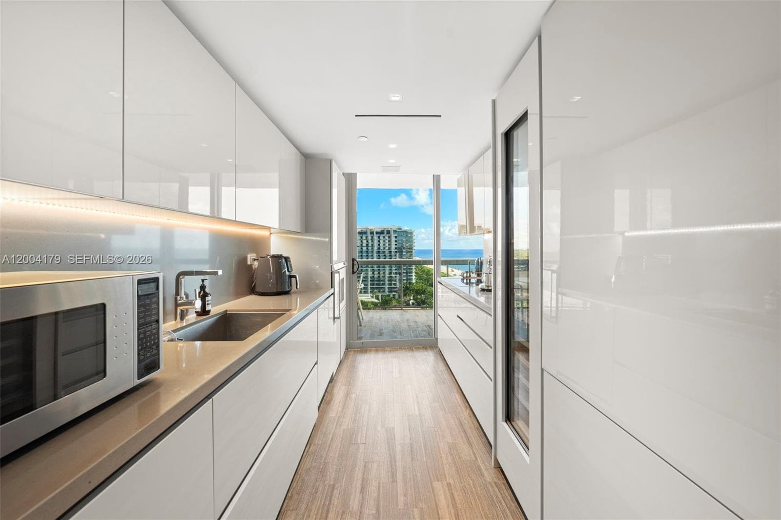 101 20th St 2007 photo 12