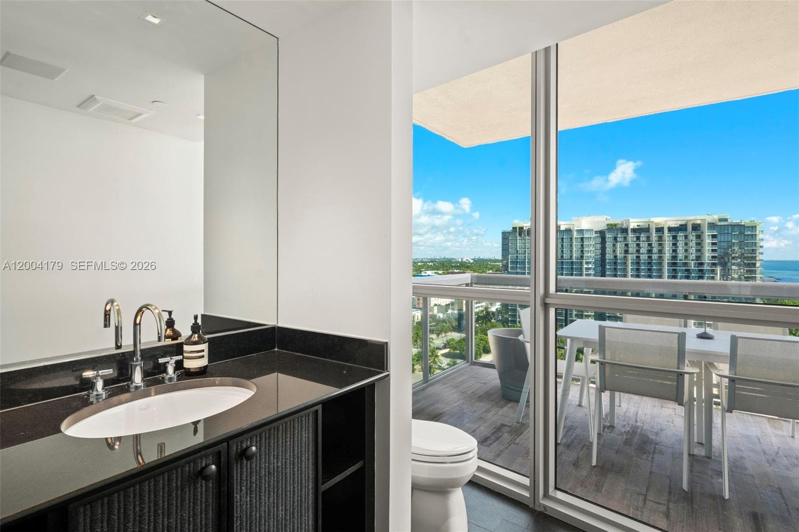 101 20th St 2007 photo 20