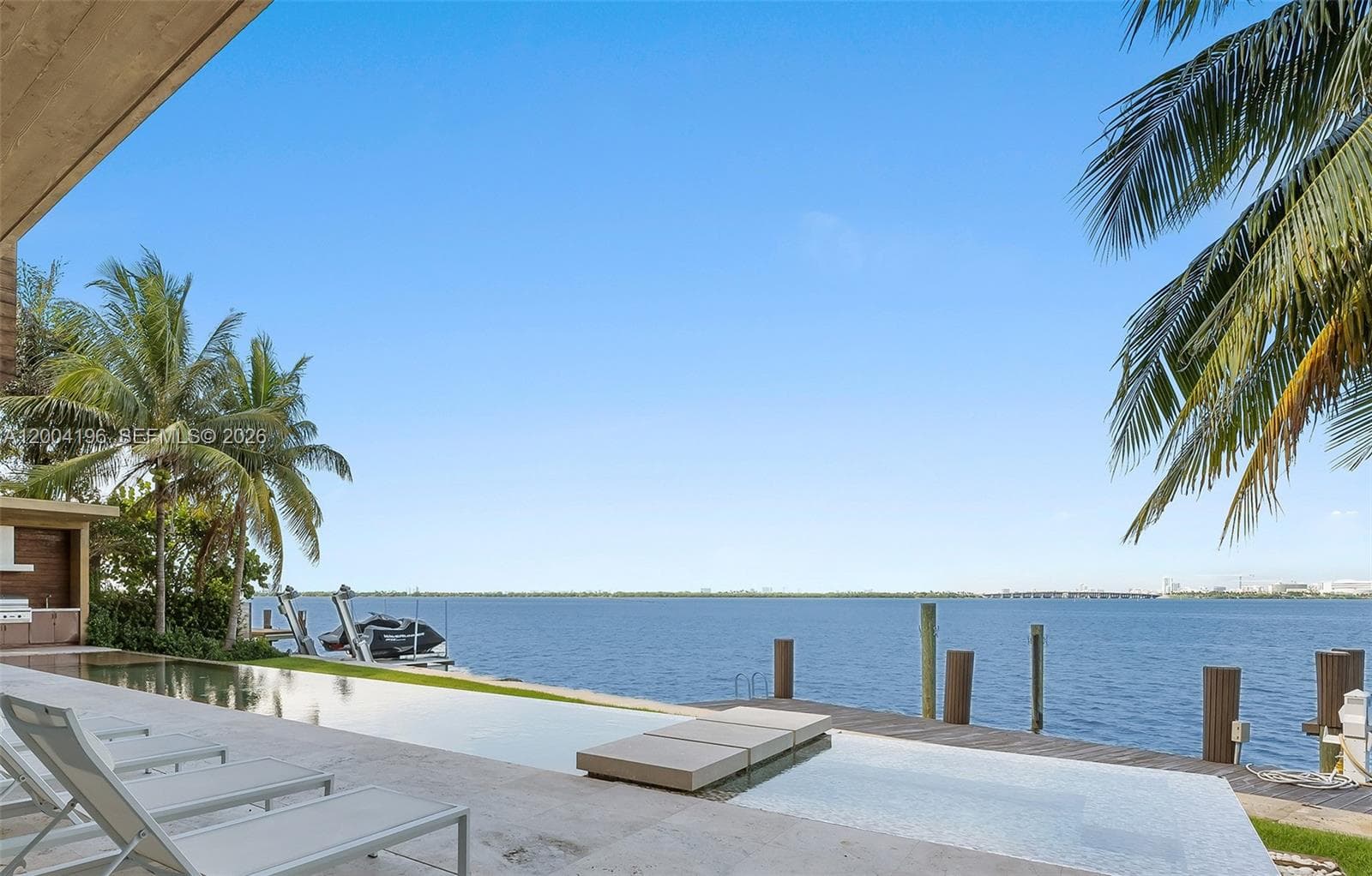 825 Dilido Dr photo 1