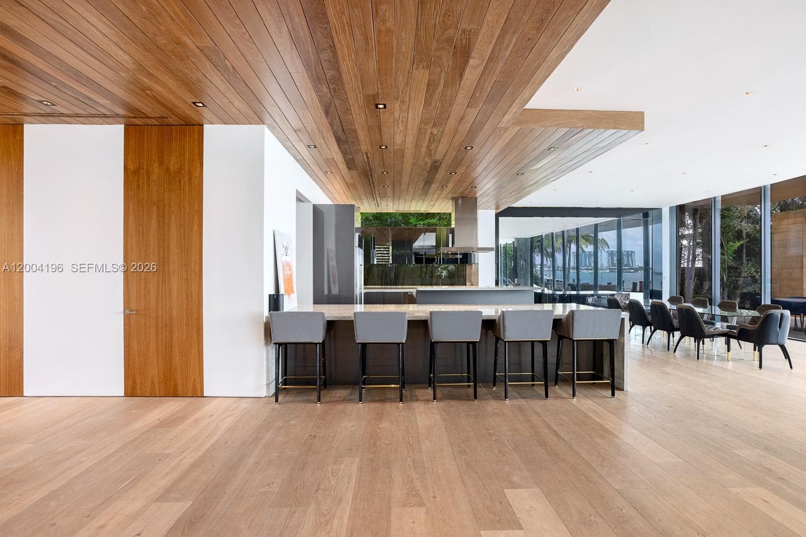 825 Dilido Dr photo 5