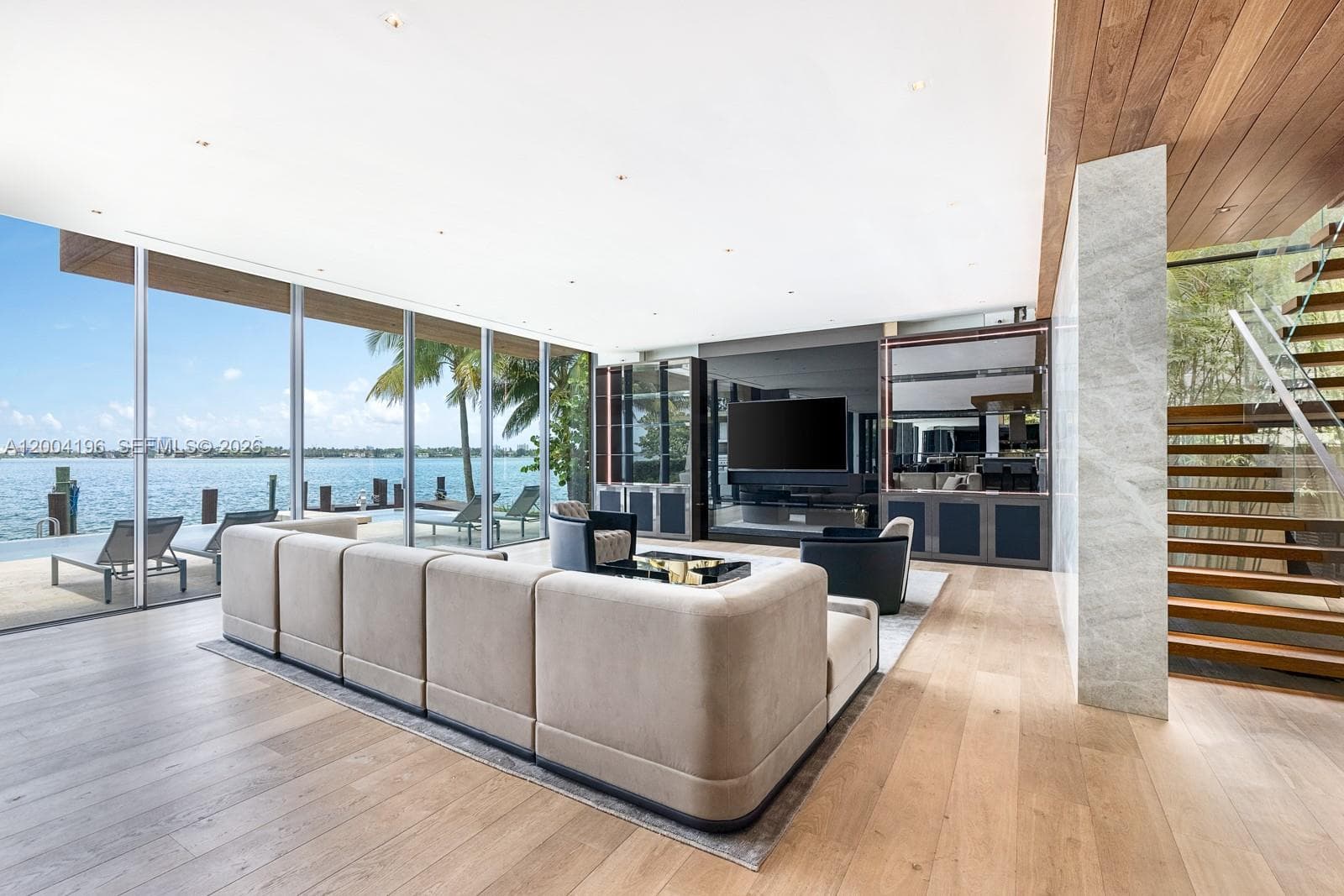 825 Dilido Dr photo 10