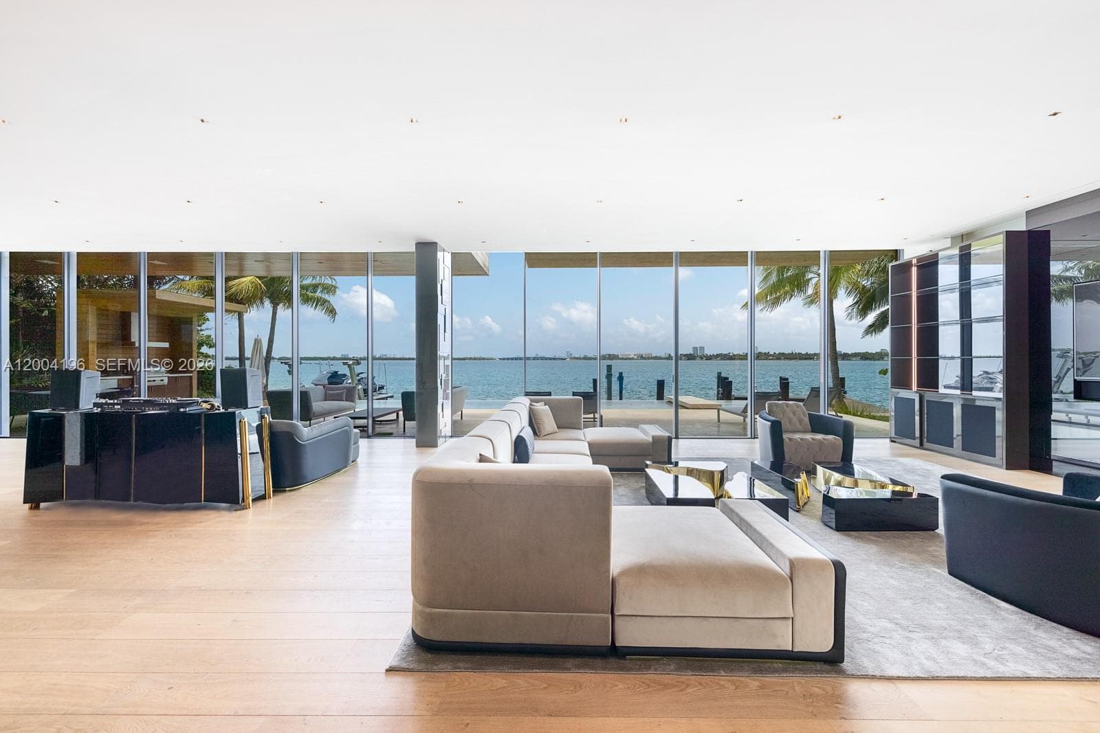 825 Dilido Dr photo 11