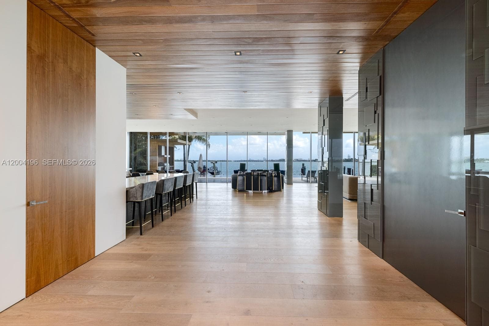 825 Dilido Dr photo 4