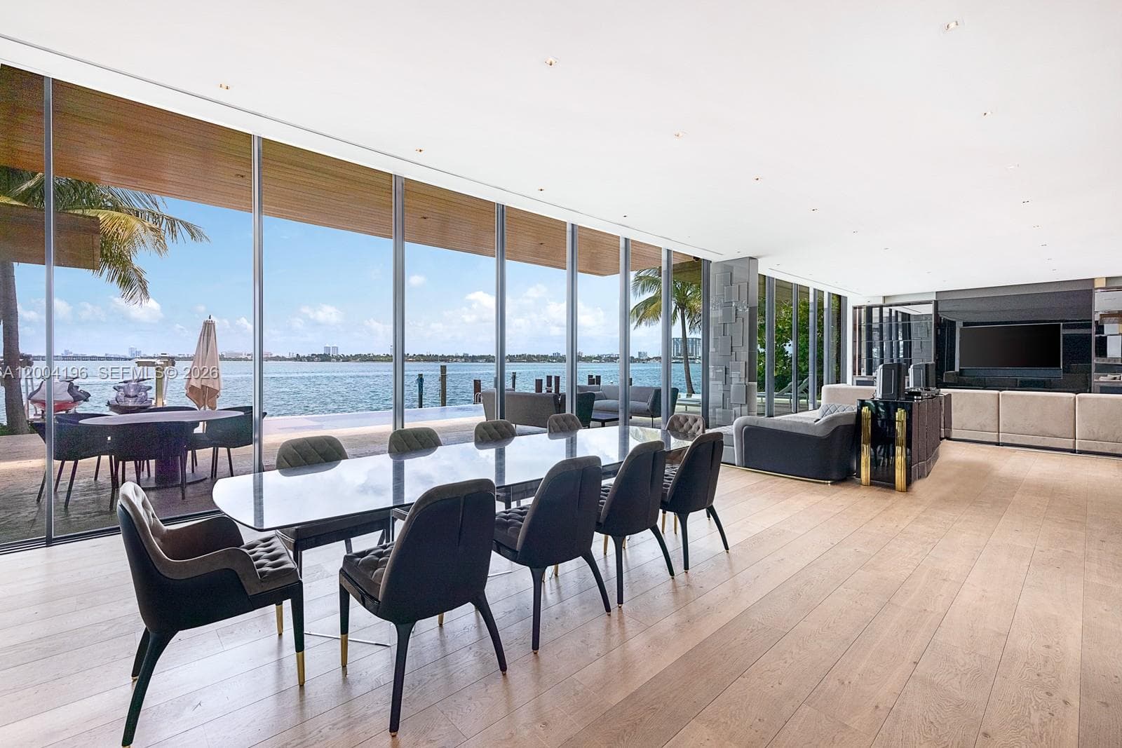 825 Dilido Dr photo 8