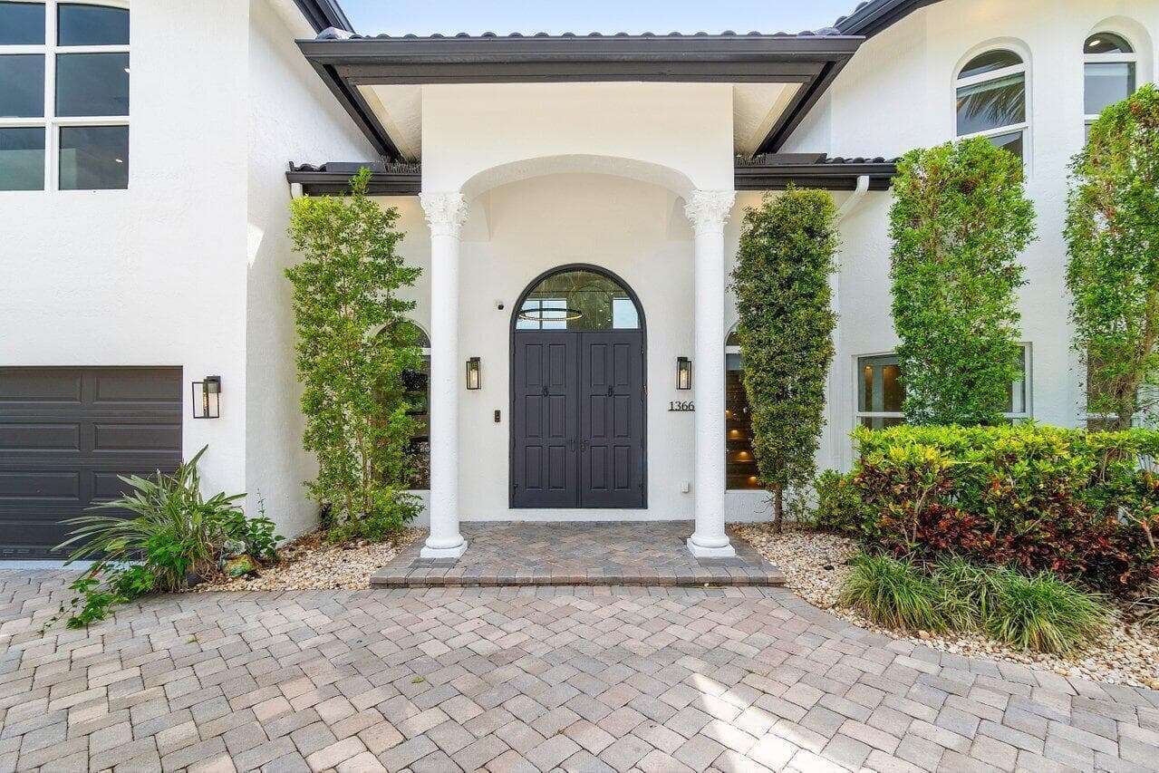 1366 SW 4th Court photo 4