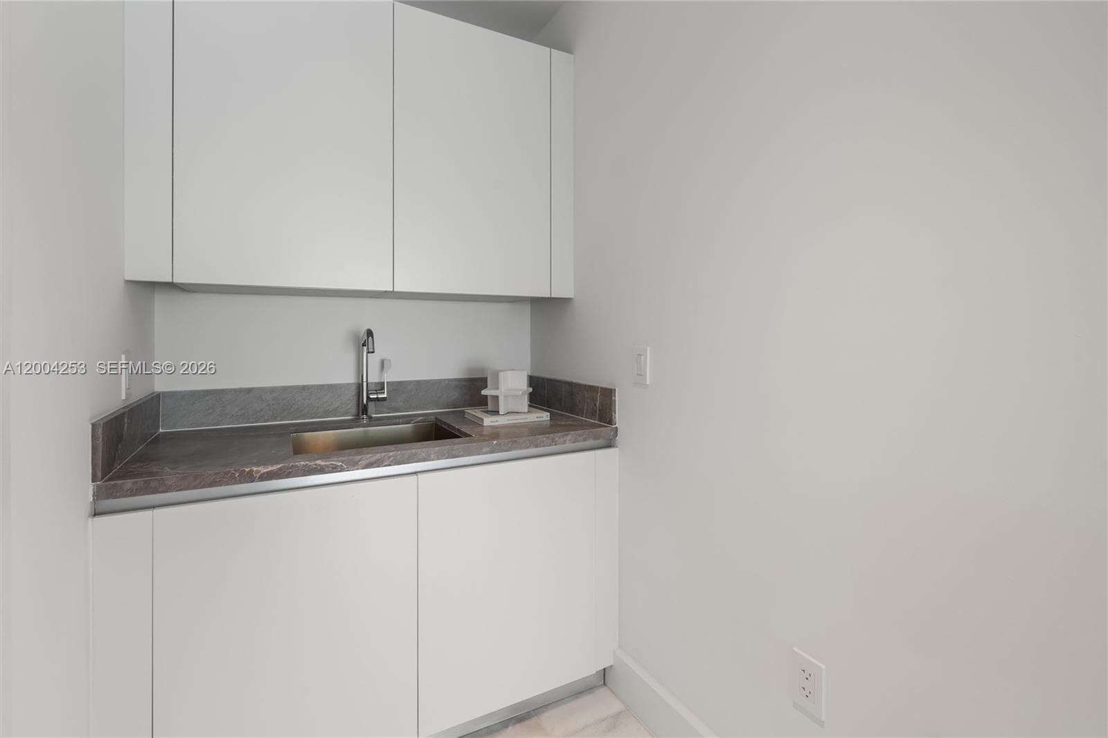 700 26th Ter TH-403 photo 22